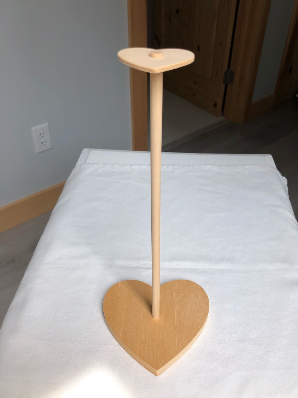 NWT Wood Heart Hat Stand